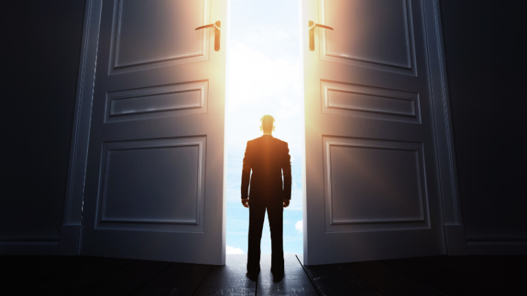 A força dos relacionamentos certos está nas conexões que realmente abrem portas nos negócios, observa Vitor Barreto Moreira.