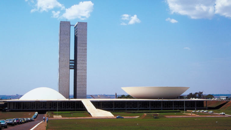 Desafios da Reforma Administrativa no Brasil e o Cenário Político Atual – Uma Análise Abrangente