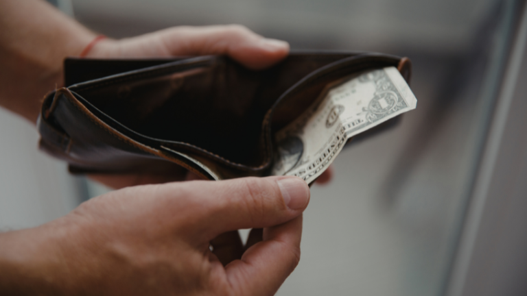 Consumo consciente na terceira idade: Como fazer escolhas financeiras mais seguras e equilibradas? Saiba com o Sindnapi – Sindicato Nacional dos Aposentados, Pensionistas e Idosos Aprenda com o Sindnapi - Sindicato Nacional dos Aposentados, Pensionistas e Idosos como adotar um consumo consciente na terceira idade.